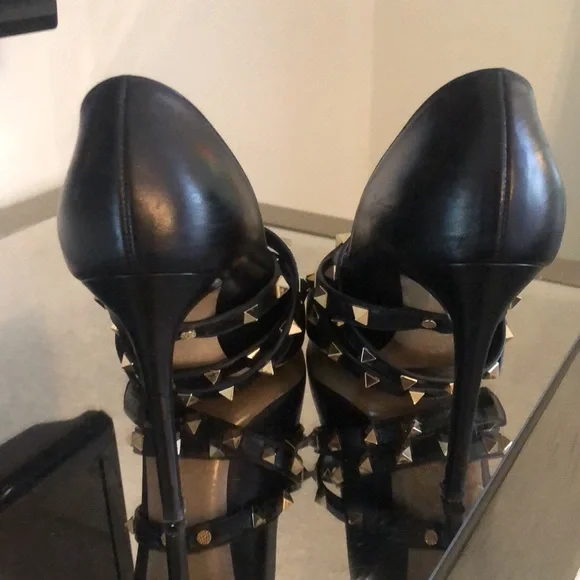 37 🔥Hot strap stiletto heel. Wear straps around like I do or tie around ankle. - Picture 9 of 10